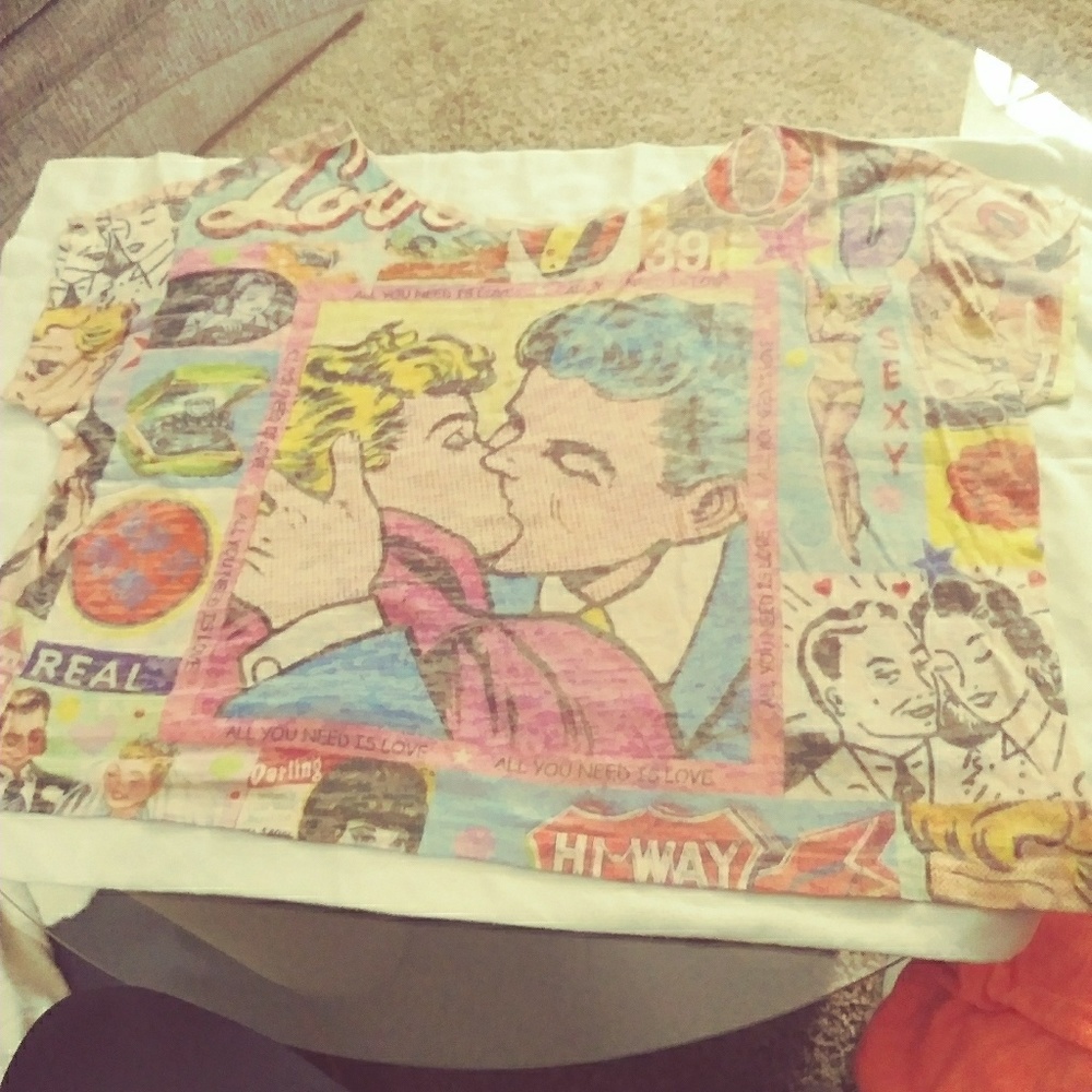 Romance Comic T-Shirt Size M/M
